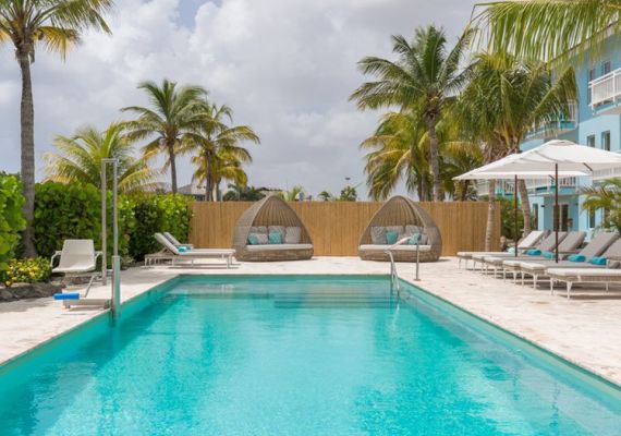 Karibik_Curacao-Dolphin Suite-Pool-1